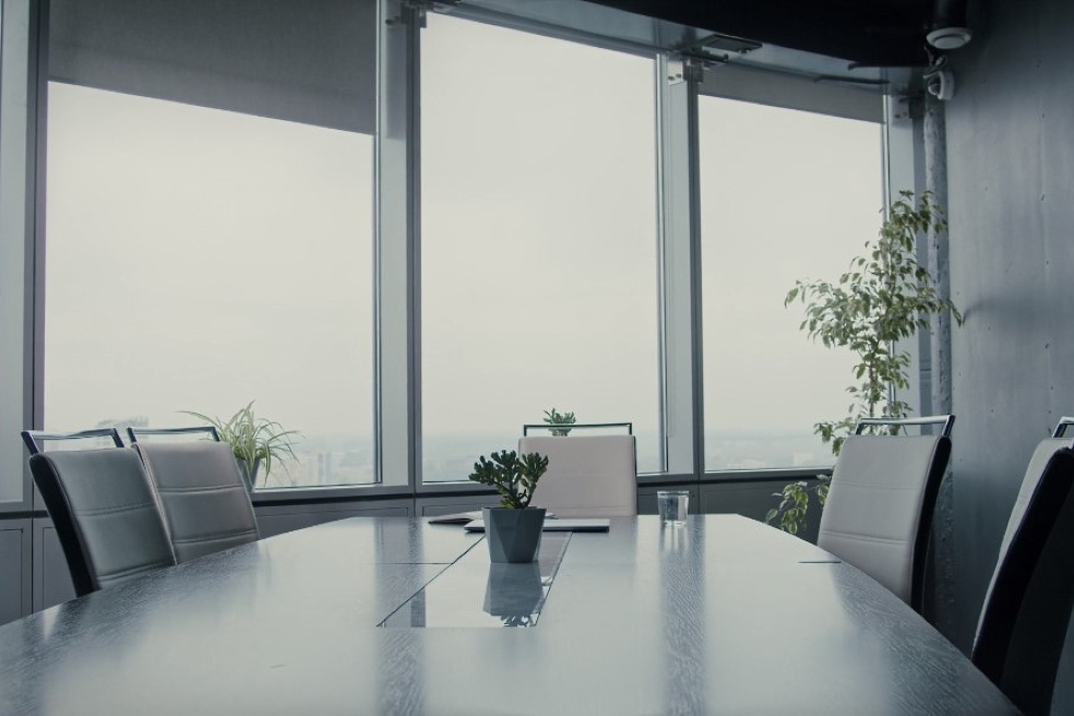 In project finance, a syndicate between several banks is also common, depending on the size of the project and the expected amount of investment In project finance, a syndicate between several banks is also common, depending on the size of the project and the expected amount of investment